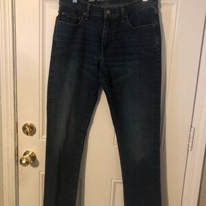 Amazon Essentials Men's Dark Blue Straight Jeans 32x32